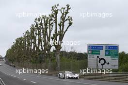 Nico Hulkenberg (GER) / Earl Bamber (NZL) / Nick Tandy (GBR) #19 Porsche Team Porsche 919 Hybrid. 29-31.05.2015. Le Mans 24 Hours Test Day, Le Mans, France.