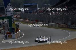 Nico Hülkenberg, Nick Tandy, Earl Bamber #19 Porsche Team Porsche 919 Hybrid 13.06.2015. Le Mans 24 Hour, Race, Le Mans, France.