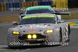 Darren Turner (GBR) / Stefan Mucke (GER) / Rob Bell (GBR) #97 Aston Martin Vantage V8. 13.06.2015. FIA World Endurance Championship Le Mans 24 Hours, Race, Le Mans, France. Race.