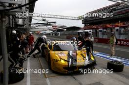 Pitstop, Abdulaziz Al Faisal, Jakub Giermaziak, Michael Avenatti #66 JMW Motorsport Ferrari 458 GTE 13.06.2015. Le Mans 24 Hour, Race, Le Mans, France.