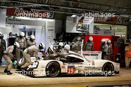 Pitstop, Nico Hülkenberg, Nick Tandy, Earl Bamber #19 Porsche Team Porsche 919 Hybrid 14.06.2015. Le Mans 24 Hour, Race, Le Mans, France.