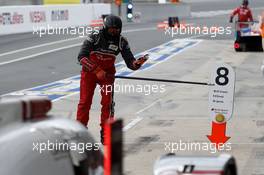 Pitstop, Lucas Di Grassi, Loic Duval, Oliver Jarvis #8 Audi Sport Team Joest Audi R18 e-tron quattro 13.06.2015. Le Mans 24 Hour, Race, Le Mans, France.