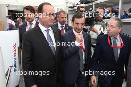 Francois Hollande (FRA) French President (Left) with Jean Todt (FRA) FIA President (Right). 13.06.2015. FIA World Endurance Championship Le Mans 24 Hours, Race, Le Mans, France. Race.