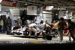 Pitstop, Romain Dumas, Neel Jani, Marc Lieb #18 Porsche Team Porsche 919 Hybrid 14.06.2015. Le Mans 24 Hour, Race, Le Mans, France.