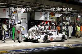 Pitstop, Nico Hülkenberg, Nick Tandy, Earl Bamber #19 Porsche Team Porsche 919 Hybrid 14.06.2015. Le Mans 24 Hour, Race, Le Mans, France.