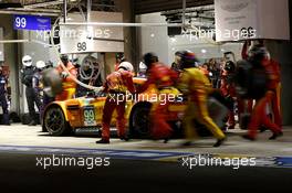 Pitstop, Fernando Rees, Alex MacDowall, Richie Stanaway #99 Aston Martin Racing V8 Aston Martin Vantage GTE 14.06.2015. Le Mans 24 Hour, Race, Le Mans, France.