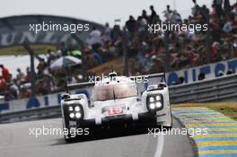 Nico Hulkenberg (GER) / Earl Bamber (NZL) / Nick Tandy (GBR) #19 Porsche Team Porsche 919 Hybrid. 13.06.2015. FIA World Endurance Championship Le Mans 24 Hours, Race, Le Mans, France. Race.