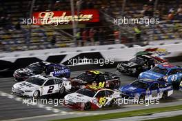 Michael McDowell, Leavine Family Racing Ford, Brad Keselowski, Team Penske Ford 19.02.2015, NASCAR Daytona 500 Duel 1, Daytona International Speedway