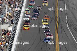 Race Action, Dale Earnhardt Jr., Hendrick Motorsports Chevrolet leads 22.02.2015, NASCAR Daytona 500 Race, Daytona International Speedway