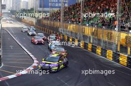 Race 1, Start, Robert Huff (GBR) Honda Civic TCR, WestCoast Racing lead in front at Jordi Gene (ESP) SEAT Leon, Team Craft-Bamboo LUKOIL and Stefano Comini (SUI) SEAT Leon, Target Competition 20-22.11.2015. TCR International Series, Rd 11, Macau, China.
