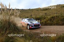 24.04.2015 - Thierry NEUVILLE (BEL)- Nicolas GILSOUL (BEL), Hyundai i20WRC, HYUNDAI Motorsport 22-26.04.2015 FIA World Rally Championship 2015, Rd 4, Rally Argentina, Carlos Paz, Argentina