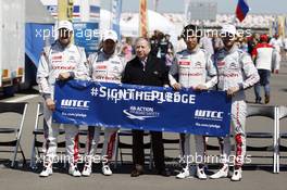 Jean Todt (FRA), President FIA with Yvan Muller (FRA) Citroen C-Elysee WTCC, Citroen Total WTCC, Sebastien Loeb (FRA) Citroen C-Elysee WTCC, Citroen Total WTCC, Ma Qing Hua (CHN) Citroen C-Elysee WTCC, Citroen Total WTCC and Jose Maria Lopez (ARG) Citroen C-Elysee WTCC, Citroen Total WTCC 07.06.2015. World Touring Car Championship, Rounds 09 and 10, Moscow Raceway, Moscow, Russia.