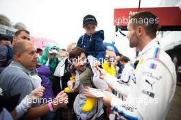 Martin Tomczyk (GER) BMW Team Schnitzer, BMW M4 DTM with fans. 20.08.2016, DTM Round 6, Moscow Raceway, Russia, Saturday.