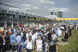 Starting grid, spectators, 10.09.2016, DTM Round 7, Nuerburgring, Germany, Saturday.