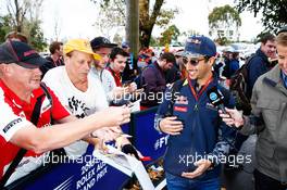 Daniel Ricciardo (AUS) Red Bull Racing signs autographs for the fans. 18.03.2016. Formula 1 World Championship, Rd 1, Australian Grand Prix, Albert Park, Melbourne, Australia, Practice Day.