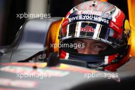 Daniil Kvyat (RUS) Red Bull Racing RB12. 18.03.2016. Formula 1 World Championship, Rd 1, Australian Grand Prix, Albert Park, Melbourne, Australia, Practice Day.