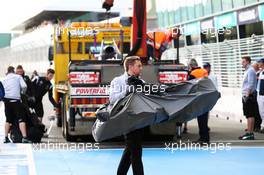 The Mercedes AMG F1 W07 Hybrid and front wing of Nico Rosberg (GER) Mercedes AMG F1 is recovered back to the pits on the back of a truck. 18.03.2016. Formula 1 World Championship, Rd 1, Australian Grand Prix, Albert Park, Melbourne, Australia, Practice Day.