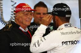 (L to R): Niki Lauda (AUT) Mercedes Non-Executive Chairman with Lewis Hamilton (GBR) Mercedes AMG F1. 18.03.2016. Formula 1 World Championship, Rd 1, Australian Grand Prix, Albert Park, Melbourne, Australia, Practice Day.