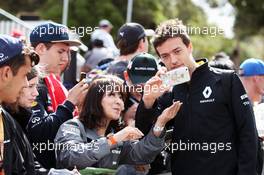 Jolyon Palmer (GBR) Renault Sport F1 Team with fans. 18.03.2016. Formula 1 World Championship, Rd 1, Australian Grand Prix, Albert Park, Melbourne, Australia, Practice Day.