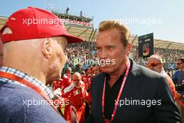 (L to R): Niki Lauda (AUT) Mercedes Non-Executive Chairman with Arnold Schwarzenegger (USA) on the grid. 20.03.2016. Formula 1 World Championship, Rd 1, Australian Grand Prix, Albert Park, Melbourne, Australia, Race Day.