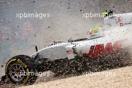 Esteban Gutierrez (MEX) Haas F1 Team VF-16 crashes out of the race. 20.03.2016. Formula 1 World Championship, Rd 1, Australian Grand Prix, Albert Park, Melbourne, Australia, Race Day.