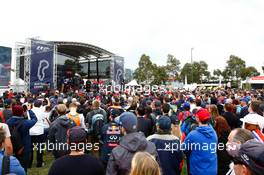 Drivers and fans at the stage. 19.03.2016. Formula 1 World Championship, Rd 1, Australian Grand Prix, Albert Park, Melbourne, Australia, Qualifying Day.
