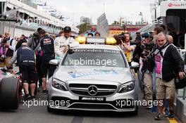 Pole sitter Lewis Hamilton (GBR) Mercedes AMG F1 in the pits. 19.03.2016. Formula 1 World Championship, Rd 1, Australian Grand Prix, Albert Park, Melbourne, Australia, Qualifying Day.