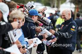 Adrian Newey (GBR) Red Bull Racing Chief Technical Officer signs autographs for the fans. 19.03.2016. Formula 1 World Championship, Rd 1, Australian Grand Prix, Albert Park, Melbourne, Australia, Qualifying Day.