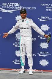 Lewis Hamilton (GBR) Mercedes AMG F1 celebrates his pole position in parc ferme. 19.03.2016. Formula 1 World Championship, Rd 1, Australian Grand Prix, Albert Park, Melbourne, Australia, Qualifying Day.