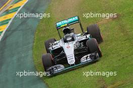 Nico Rosberg (GER) Mercedes AMG F1 W07 Hybrid runs wide. 19.03.2016. Formula 1 World Championship, Rd 1, Australian Grand Prix, Albert Park, Melbourne, Australia, Qualifying Day.