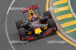 Daniil Kvyat (RUS) Red Bull Racing RB12. 19.03.2016. Formula 1 World Championship, Rd 1, Australian Grand Prix, Albert Park, Melbourne, Australia, Qualifying Day.
