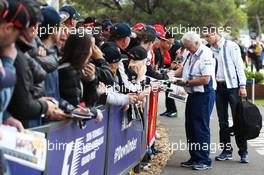 Pat Symonds (GBR) Williams Chief Technical Officer signs autographs for the fans. 19.03.2016. Formula 1 World Championship, Rd 1, Australian Grand Prix, Albert Park, Melbourne, Australia, Qualifying Day.