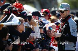 Nico Hulkenberg (GER) Sahara Force India F1 signs autographs for the fans. 20.03.2016. Formula 1 World Championship, Rd 1, Australian Grand Prix, Albert Park, Melbourne, Australia, Race Day.