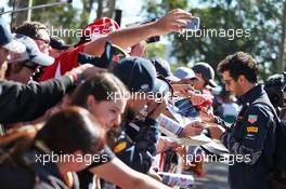 Daniel Ricciardo (AUS) Red Bull Racing signs autographs for the fans. 20.03.2016. Formula 1 World Championship, Rd 1, Australian Grand Prix, Albert Park, Melbourne, Australia, Race Day.