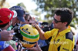 Jolyon Palmer (GBR) Renault Sport F1 Team signs autographs for the fans. 20.03.2016. Formula 1 World Championship, Rd 1, Australian Grand Prix, Albert Park, Melbourne, Australia, Race Day.