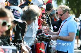 Jonathan Palmer (GBR) signs autographs for the fans. 20.03.2016. Formula 1 World Championship, Rd 1, Australian Grand Prix, Albert Park, Melbourne, Australia, Race Day.