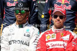 Lewis Hamilton (GBR), Mercedes AMG F1 Team and Sebastian Vettel (GER), Scuderia Ferrari  20.03.2016. Formula 1 World Championship, Rd 1, Australian Grand Prix, Albert Park, Melbourne, Australia, Race Day.