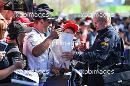 Dr Helmut Marko (AUT) Red Bull Motorsport Consultant signs autographs for the fans. 20.03.2016. Formula 1 World Championship, Rd 1, Australian Grand Prix, Albert Park, Melbourne, Australia, Race Day.