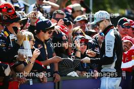 Nico Hulkenberg (GER) Sahara Force India F1 signs autographs for the fans. 20.03.2016. Formula 1 World Championship, Rd 1, Australian Grand Prix, Albert Park, Melbourne, Australia, Race Day.