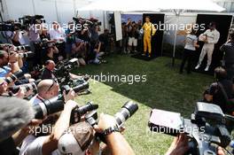 (L to R): Jolyon Palmer (GBR) Renault Sport F1 Team and Lewis Hamilton (GBR) Mercedes AMG F1. 17.03.2016. Formula 1 World Championship, Rd 1, Australian Grand Prix, Albert Park, Melbourne, Australia, Preparation Day.