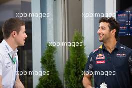 (L to R): Paul di Resta (GBR) Williams Reserve Driver with Daniel Ricciardo (AUS) Red Bull Racing. 17.03.2016. Formula 1 World Championship, Rd 1, Australian Grand Prix, Albert Park, Melbourne, Australia, Preparation Day.