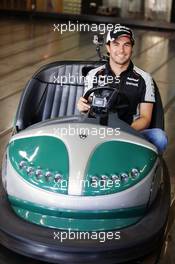 Sergio Perez (MEX) Sahara Force India F1 visits Luna Park. 15.03.2016. Formula 1 World Championship, Rd 1, Australian Grand Prix, Albert Park, Melbourne, Australia, Preparation Day.