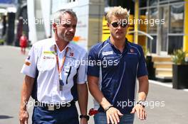 Marcus Ericsson (SWE) Sauber C35 with Beat Zehnder (SUI) Sauber F1 Team Manager. 01.07.2016. Formula 1 World Championship, Rd 9, Austrian Grand Prix, Spielberg, Austria, Practice Day.