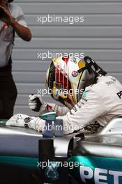 Race winner Lewis Hamilton (GBR) Mercedes AMG F1 W07 Hybrid celebrates in parc ferme. 03.07.2016. Formula 1 World Championship, Rd 9, Austrian Grand Prix, Spielberg, Austria, Race Day.