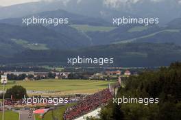 Lewis Hamilton (GBR) Mercedes AMG F1 W07 Hybrid leads at the start of the race. 03.07.2016. Formula 1 World Championship, Rd 9, Austrian Grand Prix, Spielberg, Austria, Race Day.