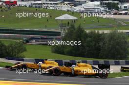 Kevin Magnussen (DEN) Renault Sport F1 Team RS16 and team mate Jolyon Palmer (GBR) Renault Sport F1 Team RS16. 03.07.2016. Formula 1 World Championship, Rd 9, Austrian Grand Prix, Spielberg, Austria, Race Day.