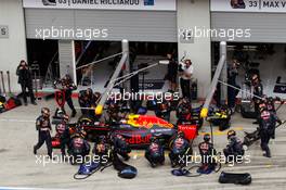 Max Verstappen (NLD) Red Bull Racing RB12 makes a pit stop. 03.07.2016. Formula 1 World Championship, Rd 9, Austrian Grand Prix, Spielberg, Austria, Race Day.