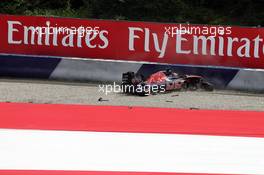 Daniil Kvyat (RUS) Scuderia Toro Rosso STR11 crashed during qualifying. 02.07.2016. Formula 1 World Championship, Rd 9, Austrian Grand Prix, Spielberg, Austria, Qualifying Day.