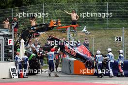 The damaged Scuderia Toro Rosso STR11 of Daniil Kvyat (RUS) is craned away after he crashed during qualifying. 02.07.2016. Formula 1 World Championship, Rd 9, Austrian Grand Prix, Spielberg, Austria, Qualifying Day.