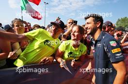 Daniel Ricciardo (AUS) Red Bull Racing with fans. 02.07.2016. Formula 1 World Championship, Rd 9, Austrian Grand Prix, Spielberg, Austria, Qualifying Day.